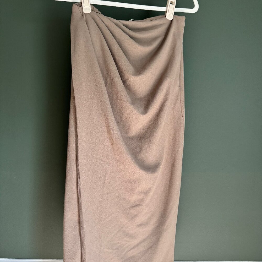 Abercrombie Skirt! Super flattering! Women's Size Small